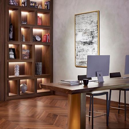Movenpick Jumeirah Village Triangle Dubai Luaran gambar The library at the hotel