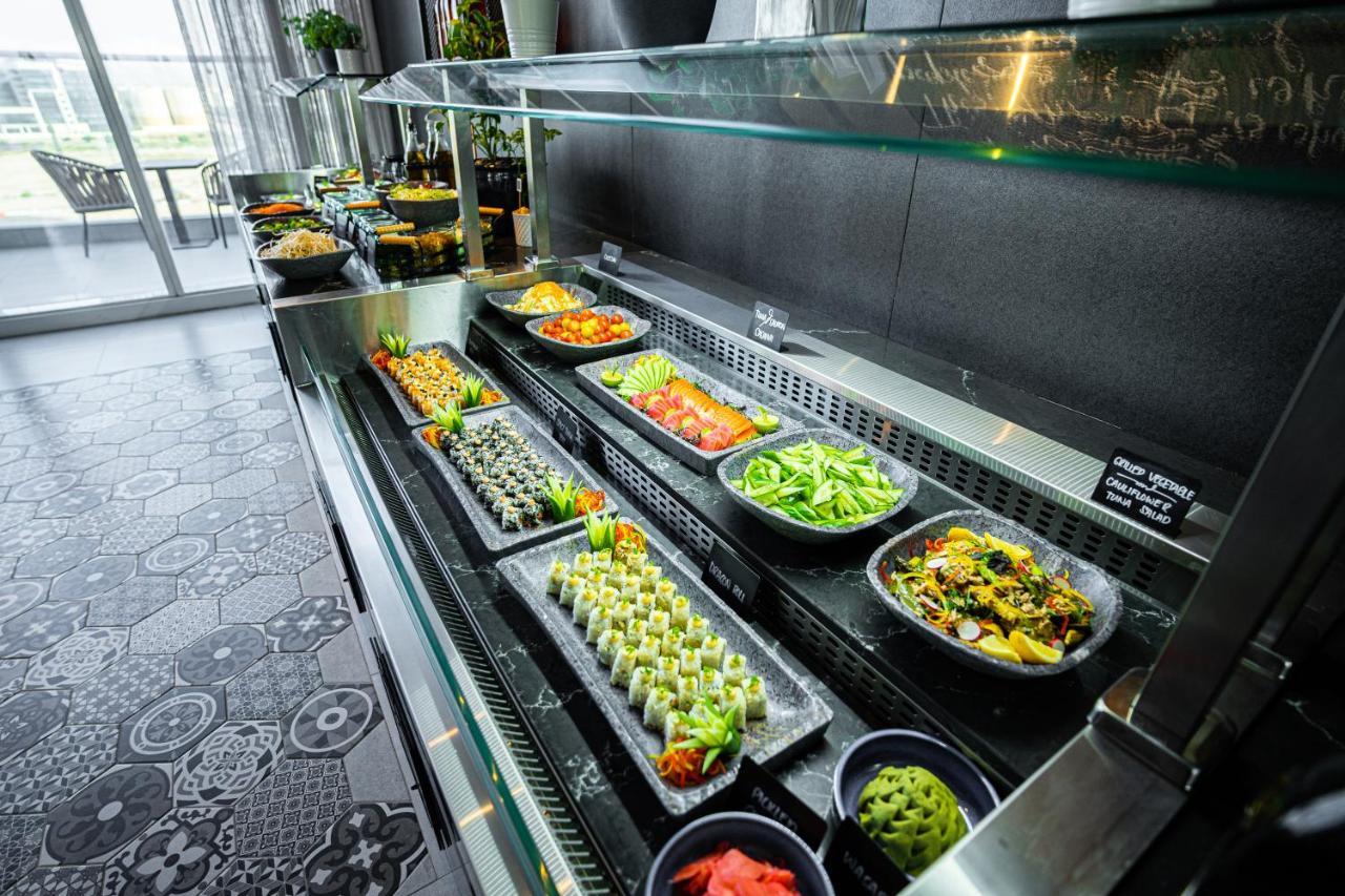 Movenpick Jumeirah Village Triangle Dubai Luaran gambar A salad bar