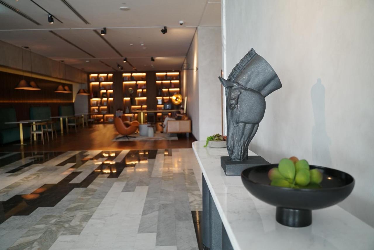 Movenpick Jumeirah Village Triangle Dubai Luaran gambar The interior of the lounge