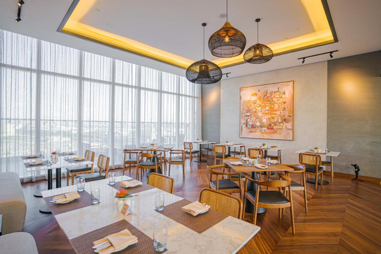 Movenpick Jumeirah Village Triangle Dubai Luaran gambar The restaurant