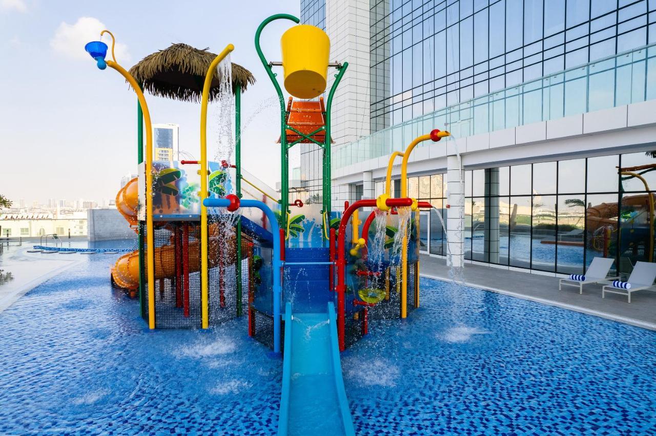 Movenpick Jumeirah Village Triangle Dubai Luaran gambar A water park in Dubai