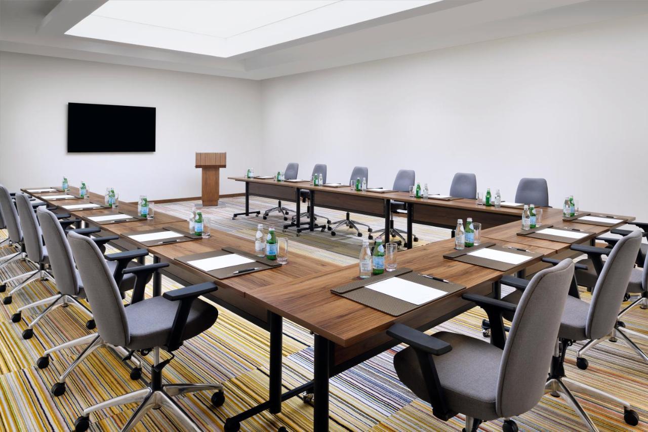 Movenpick Jumeirah Village Triangle Dubai Luaran gambar Meeting room