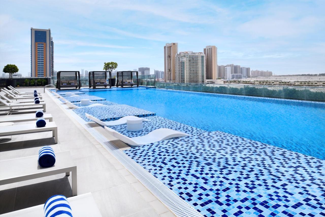 Movenpick Jumeirah Village Triangle Dubai Luaran gambar Rooftop pool